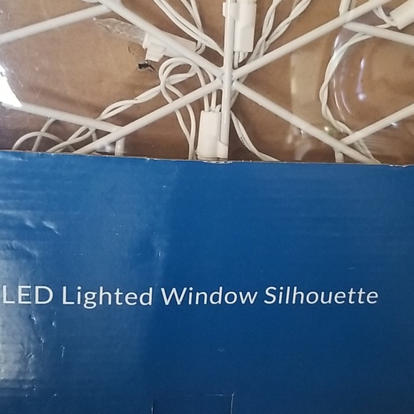 Northlight 13" White and Clear LED Lighted - Picture 4 of 4